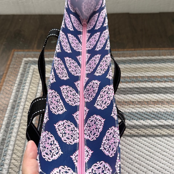 New Scout Uptown Girl Pocket Tote Bag Navy and Pink Brooch the Subject Tote - Picture 6 of 9